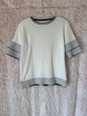 Short-Sleeve White Knit Top with Black Stripe Trim